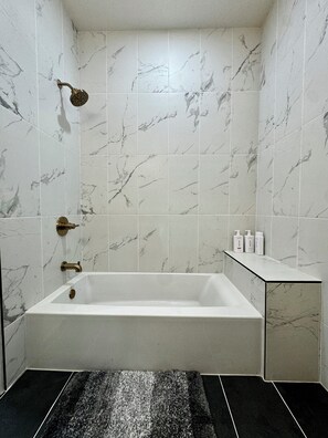 Bathroom - Boho luxury 2 master suites, huge yard (Alhambra)