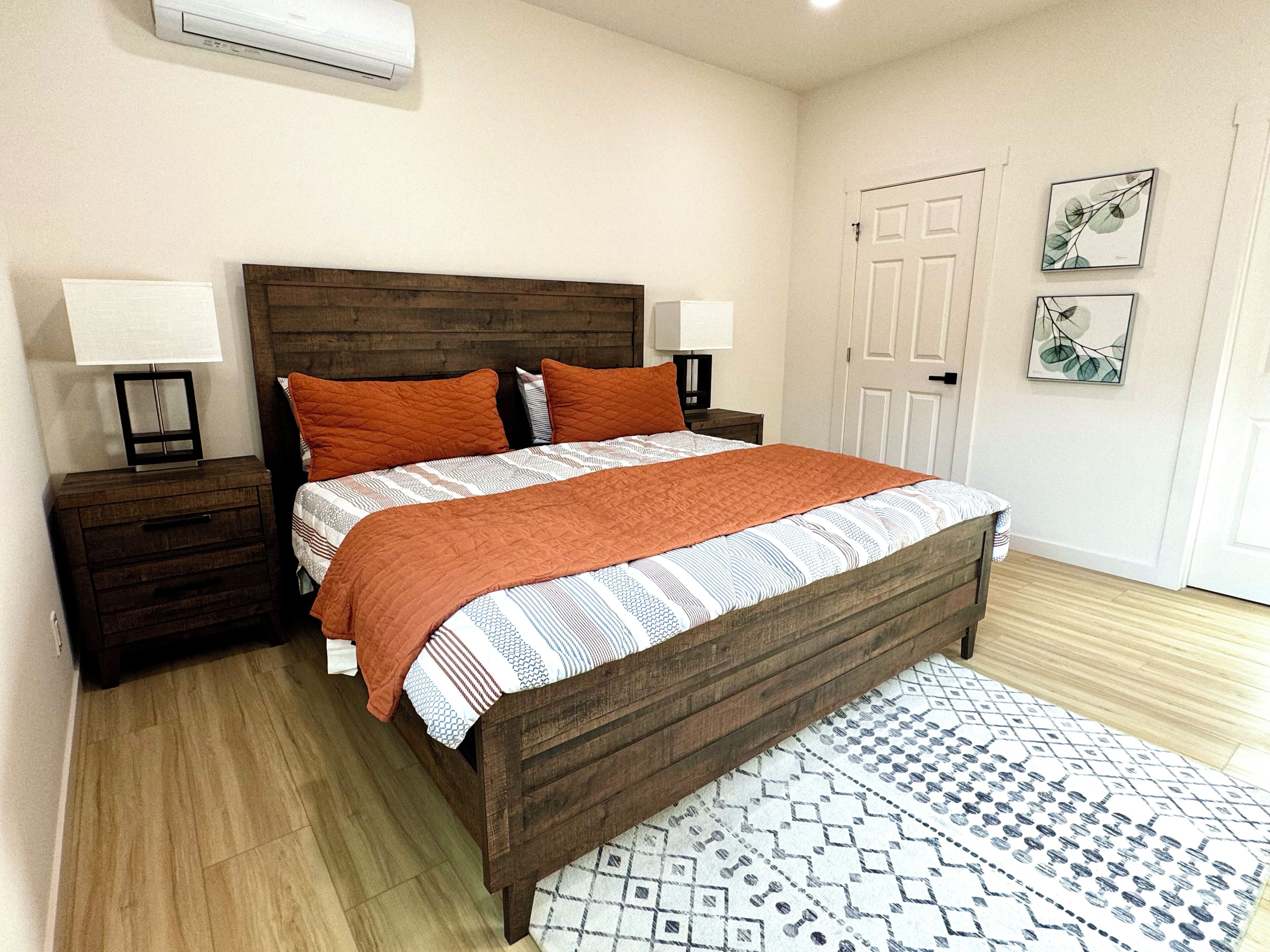 2 bedrooms, iron/ironing board, Internet, bed sheets
