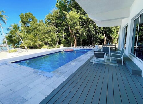Casa Mar: private beach, pool & kayaks