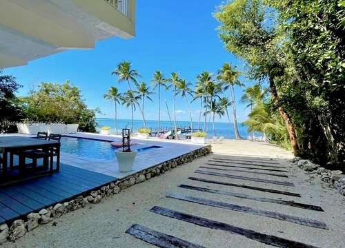 Casa Mar: private beach, pool & kayaks