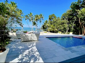 Outdoor pool, a heated pool - Casa del Mar (Key Largo)