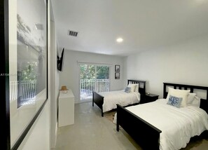 Iron/ironing board, WiFi, bed sheets - Casa del Mar (Key Largo)