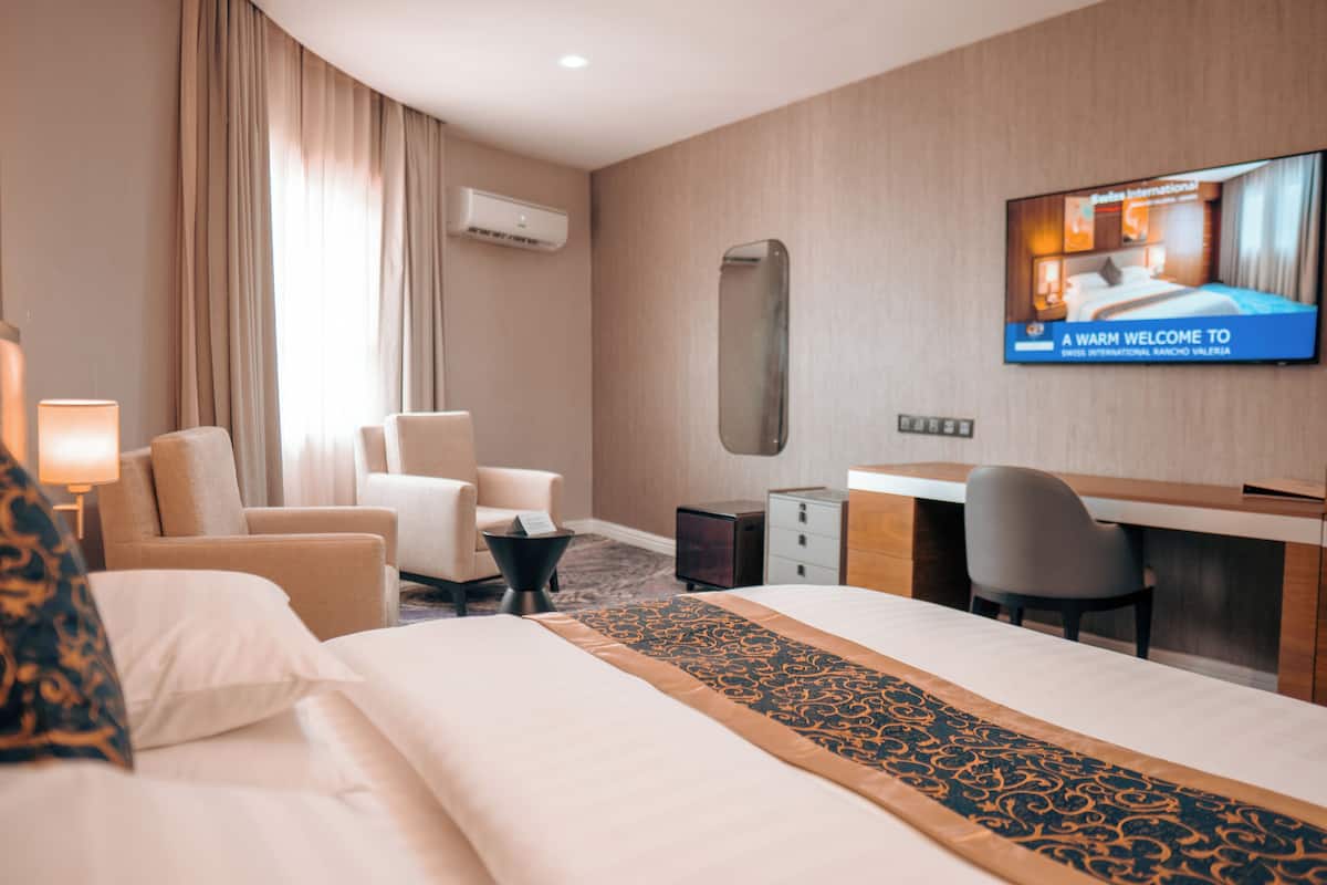 Estudio, 1 cama King size | Sábanas de algodón egipcio, ropa de cama de alta calidad y edredón 