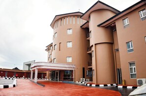 Exterior - Swisse International Rancho Valeria (Warri)