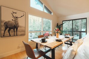 Dining - Amazing 5 bedroom house in peaceful Lake Arrowhead getaway (Lake Arrowhead)