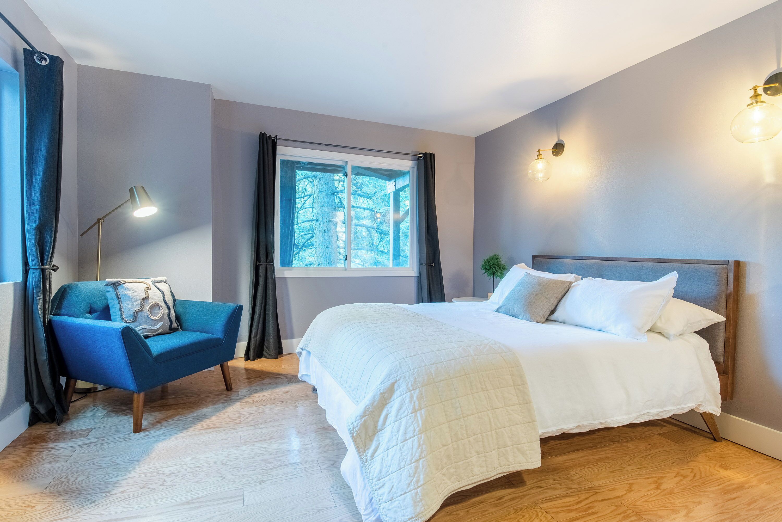 5 bedrooms, iron/ironing board, WiFi, bed sheets