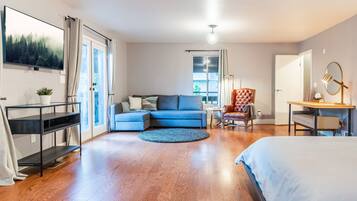 5 bedrooms, iron/ironing board, WiFi, bed sheets