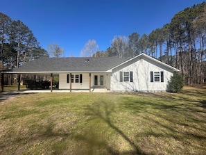 Exterior - Charming 3-bedroom newly remodeled house nestled in the heart of Pamlico county (Grantsboro)