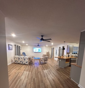 Living area - Charming 3-bedroom newly remodeled house nestled in the heart of Pamlico county (Grantsboro)