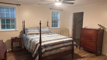 3 bedrooms, internet, bed sheets