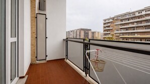 Unclassified image, 5 of 25, button - Cozy Urban Retreat | 2BR | Family Getaway in Rome (Rome)