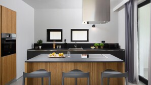 Fridge, microwave, dishwasher, cookware/dishes/utensils - Awesome home in Labin (Labin)
