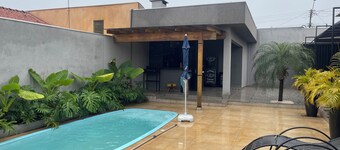 Espaço Domus lazer com piscina em Arapongas
