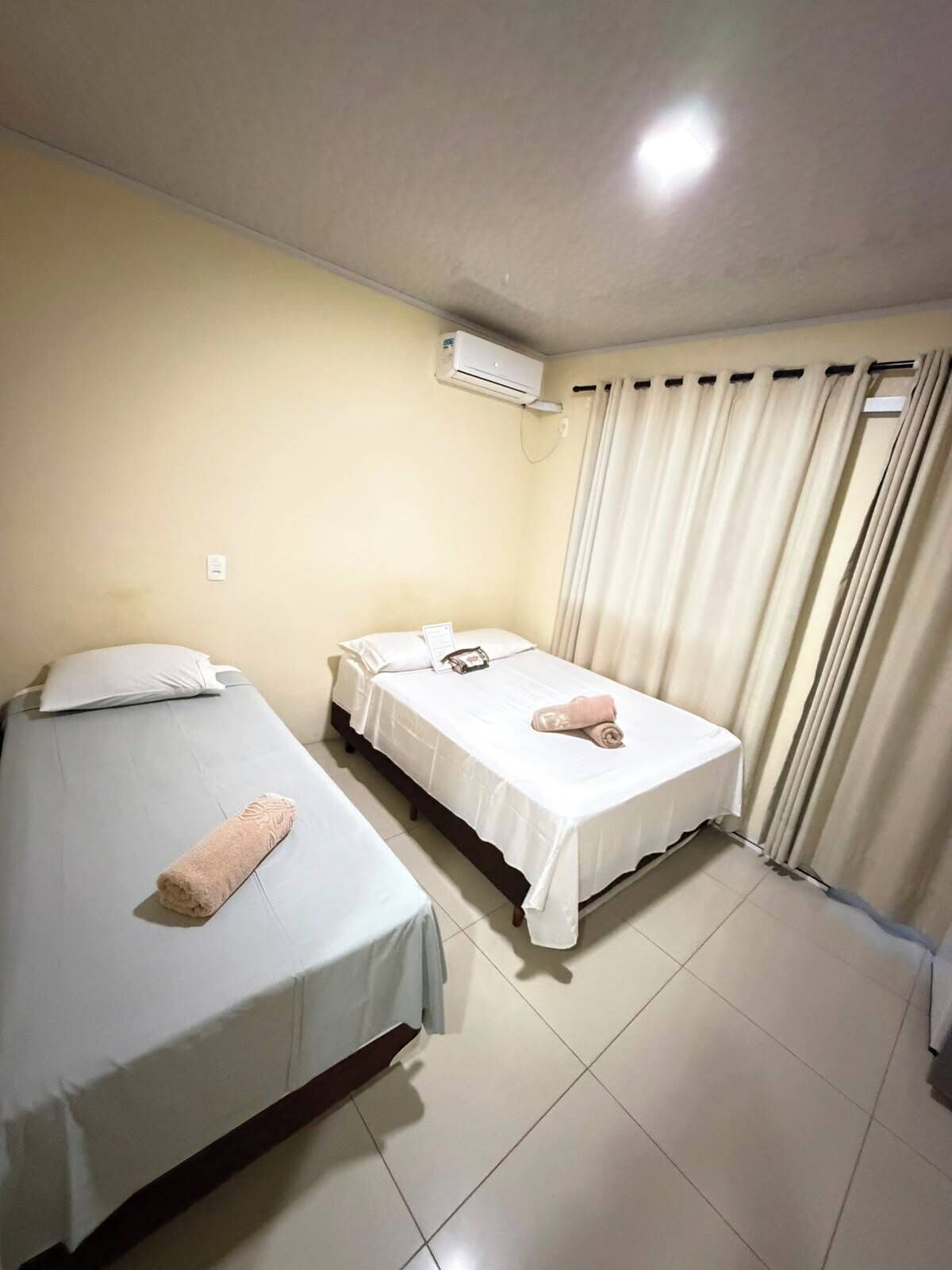 Habitación triple estándar, balcón, vista al patio | Wifi gratis 
