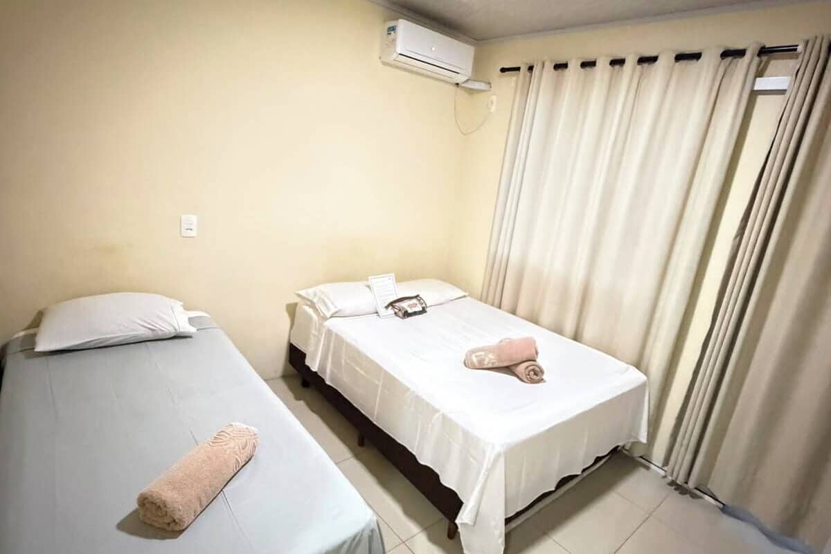 Habitación triple estándar, balcón, vista al patio | Wifi gratis