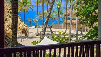 Apartment, Balcony, Courtyard View | Property grounds