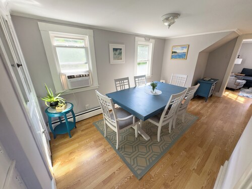 Willard Beach Area 2-Bedroom Apartment with Full Kitchen
