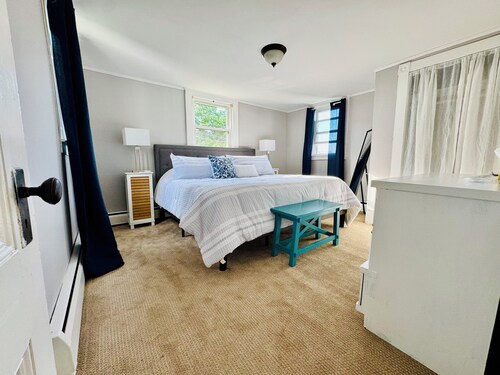 Coastal 2-bedroom apartment with Full Kitchen in Willard Beach area