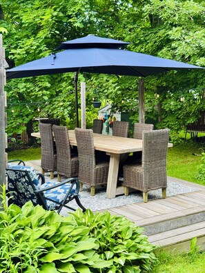 Outdoor dining