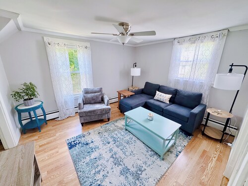Willard Beach Area 2-Bedroom Apartment with Full Kitchen
