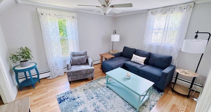 Willard Beach Area 2-Bedroom Apartment with Full Kitchen