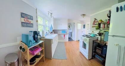 Willard Beach Area 2-Bedroom Apartment with Full Kitchen