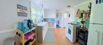 Willard Beach Area 2-Bedroom Apartment with Full Kitchen