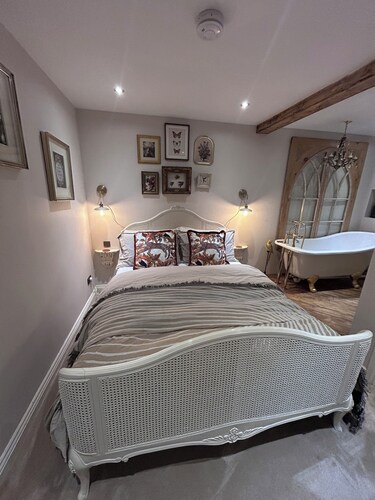 Escape to the Boot Room, a rustic apartment in the heart of historic Tavistock.