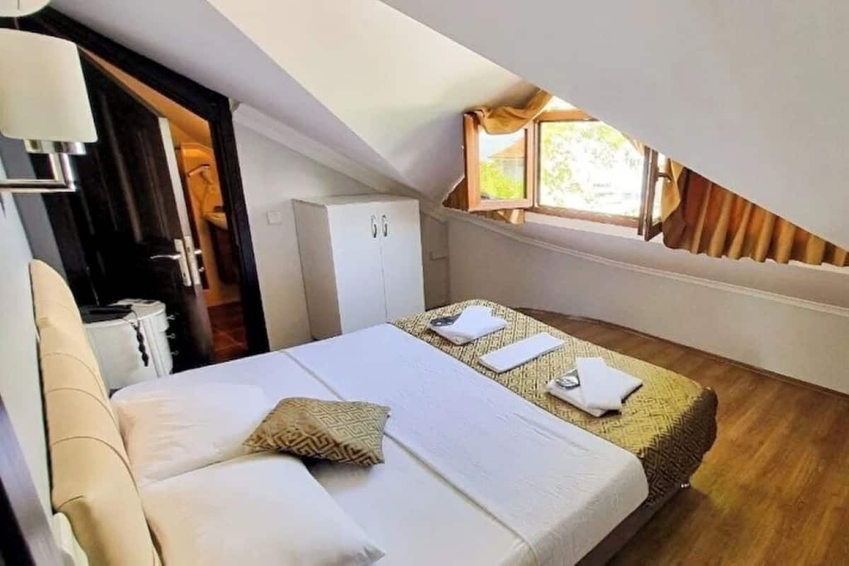 Economy Loft | WiFi (free), bed sheets