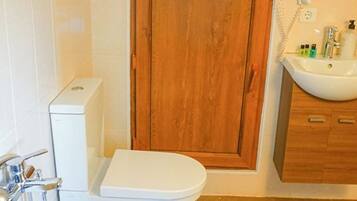Bathroom | Shower, free toiletries, hair dryer, towels