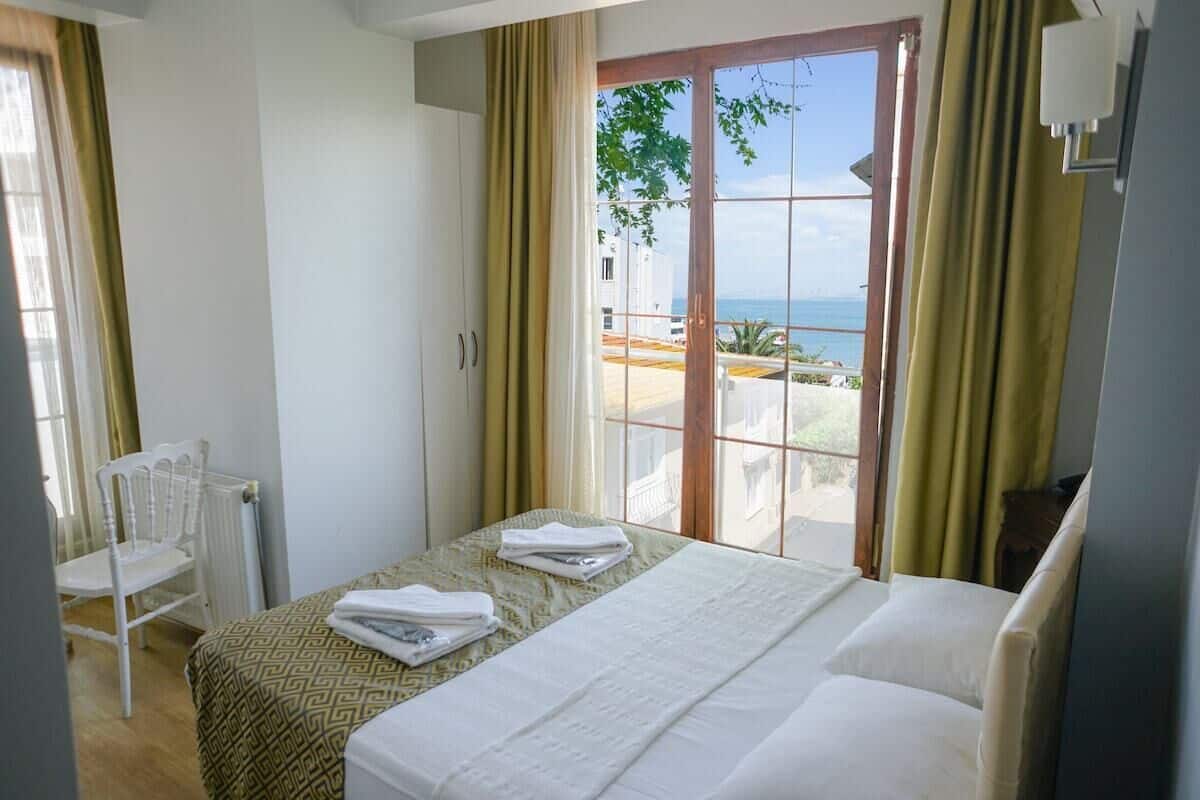 Standard Room, Sea View | WiFi (free), bed sheets
