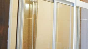 Economy Loft | Bathroom | Shower, free toiletries, hair dryer, towels