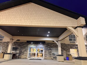 Front of property - Golden Prairie Hotel & Lodge (Consort)