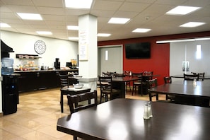 Free daily continental breakfast - Golden Prairie Hotel & Lodge (Consort)