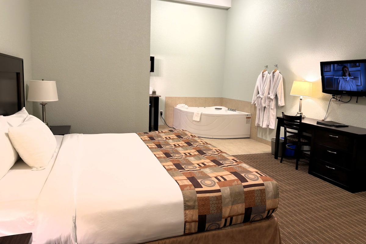 Honeymoon Room, 1 King Bed, Non Smoking | Desk, laptop workspace, iron/ironing board, WiFi (free)