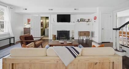 The Norfolk Nomad: Spacious 4BR - LumiNest Homes