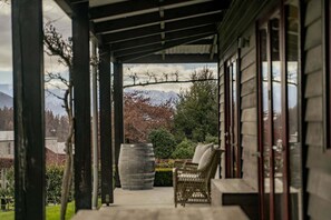 Terrace/patio - Wisteria Cottage by Sotheby's Luxury Rental Homes (Wanaka)