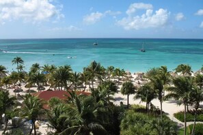 A beach with palm trees and a clear blue sea. - Rare OCEANFRONT- Beautiful 2 Bed-Marriott Aruba Surf Club - Full Resort Access (Noord)