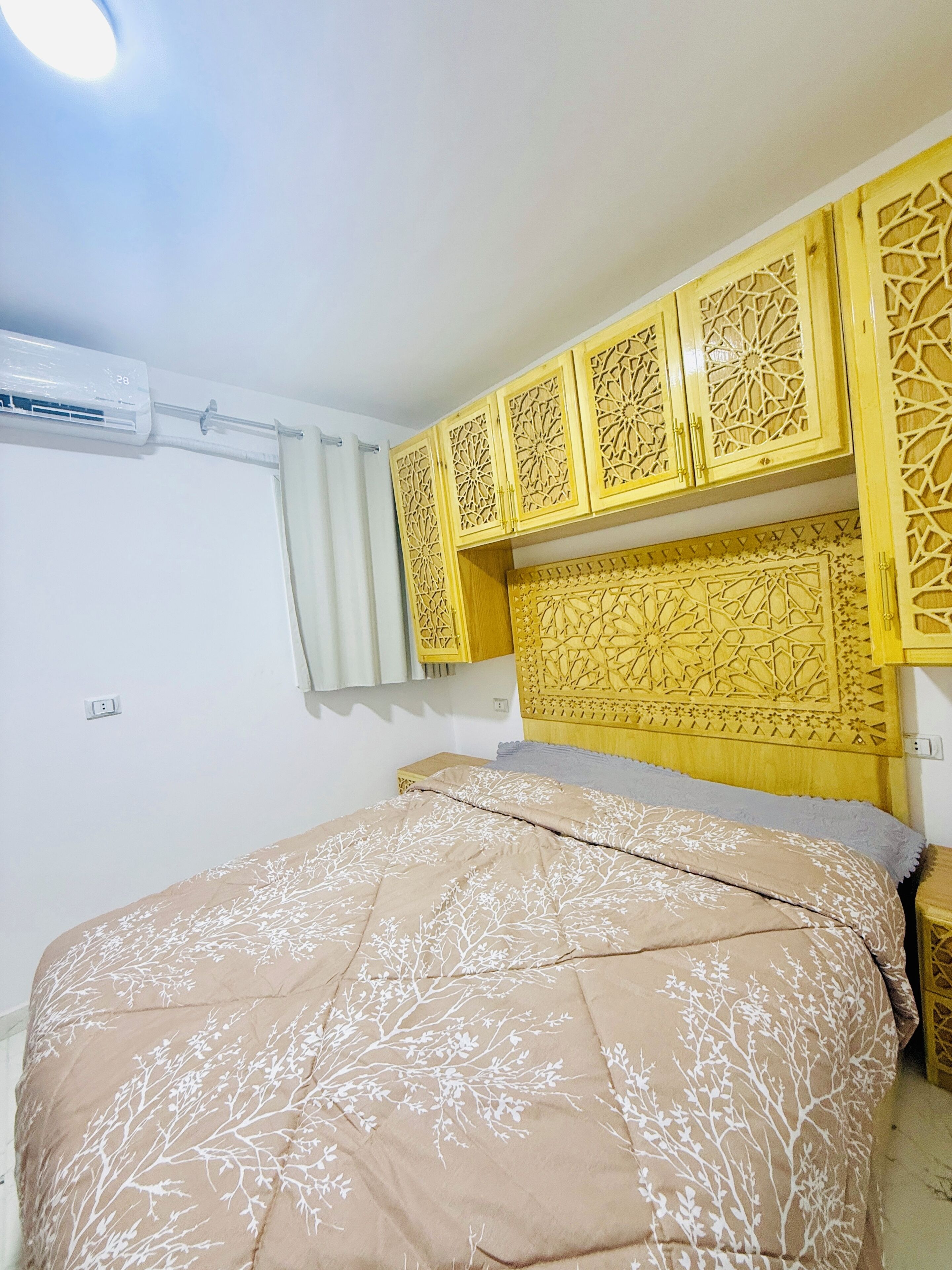 2 bedrooms, iron/ironing board, bed sheets