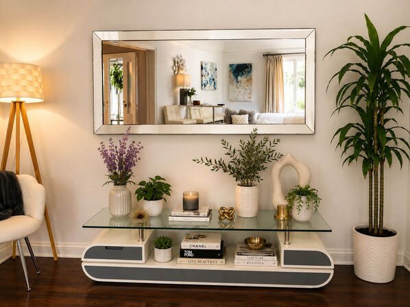 Interior - Charming Suite in West Hollywood (Los Angeles)