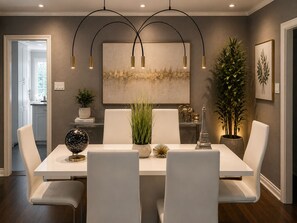 Dining - Charming Suite in West Hollywood (Los Angeles)