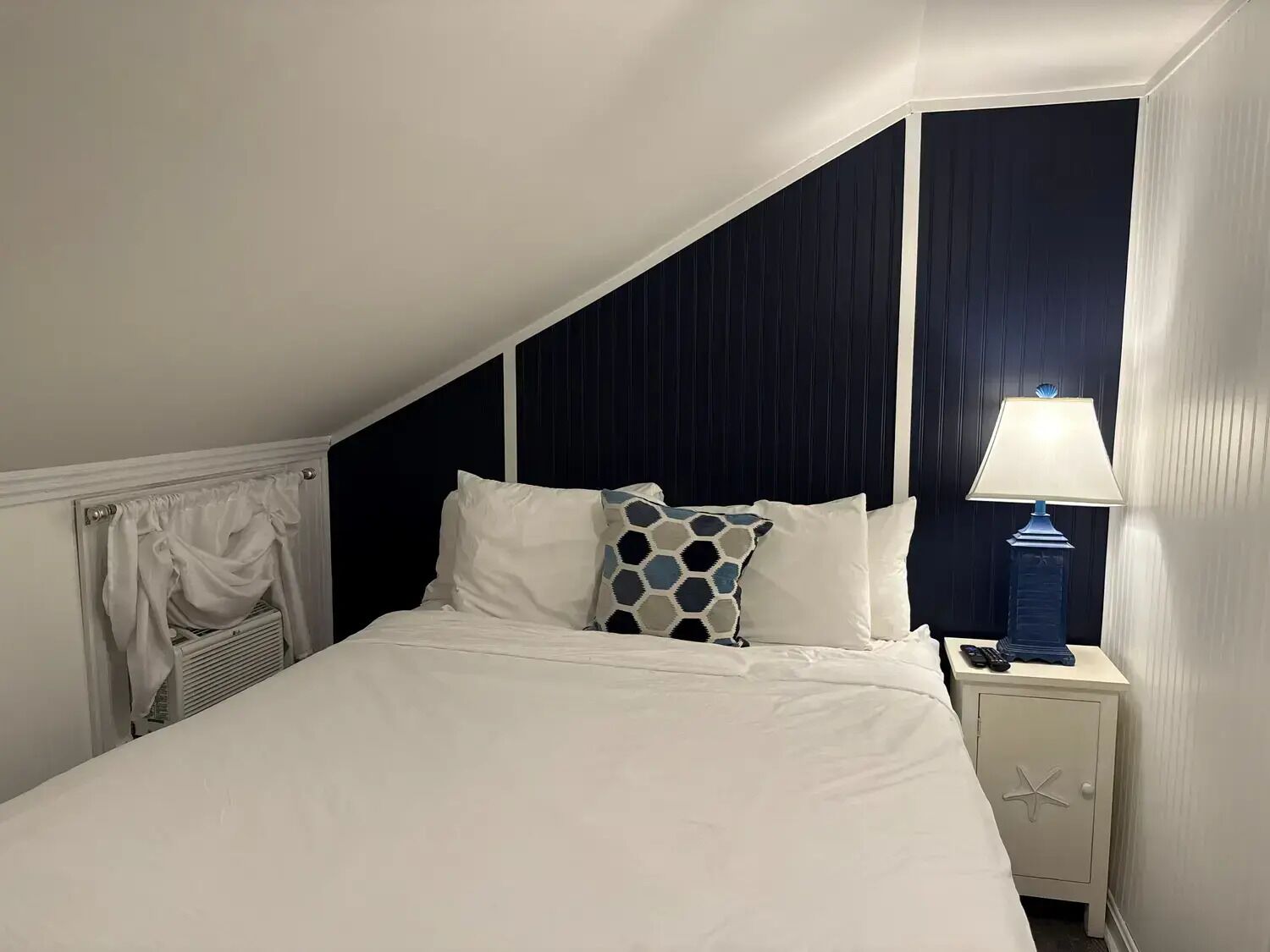 2 bedrooms, iron/ironing board, WiFi (free), bed sheets