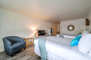 1 slaapkamer, een strijkplank/strijkijzer, gratis wifi, beddengoed