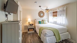 Unclassified image, 4 of 15, button - Ocean Glass | Deluxe Queen | Pet-Friendly Stay | Near Boardwalk (Rehoboth Beach)