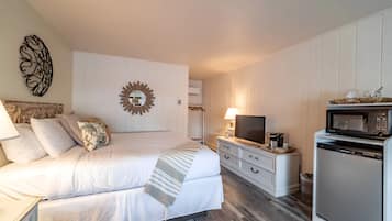 1 bedroom, iron/ironing board, WiFi (free), bed sheets