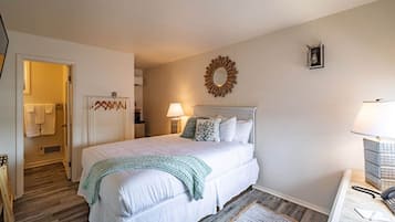 1 bedroom, iron/ironing board, WiFi (free), bed sheets