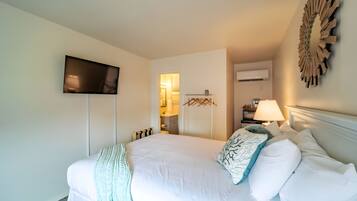 1 bedroom, iron/ironing board, WiFi (free), bed sheets
