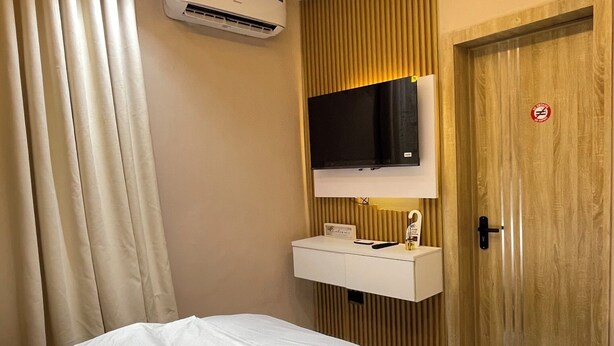 Luxury Suite - X-ones place command  (Lagos)
