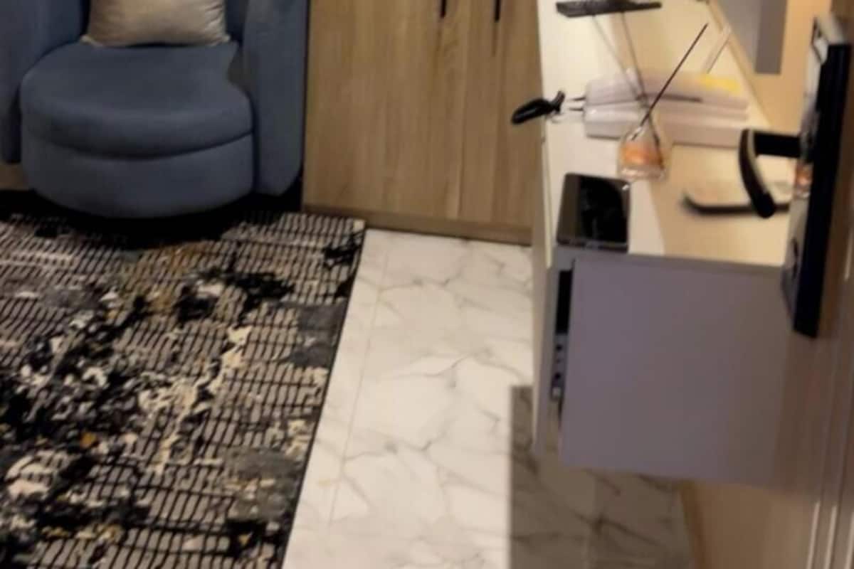 Habitación individual Deluxe | Área de sala de estar | Smart TV