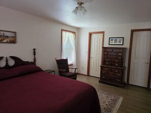 Tabla de planchar con plancha, wifi y ropa de cama 
